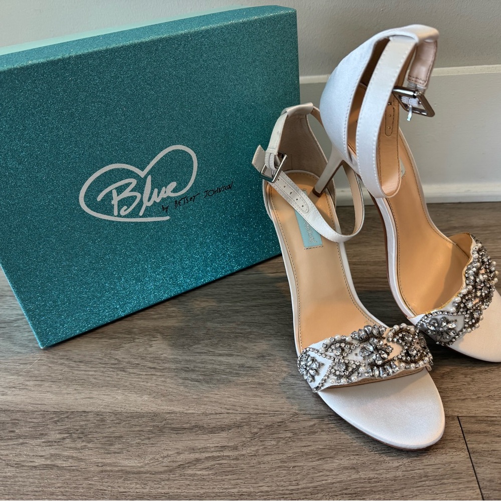 Wedding Shoes- Elegant White Beaded Women's Sandals (New- never worn) - Picture 3 of 5